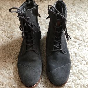 TOMS Boots Size 8